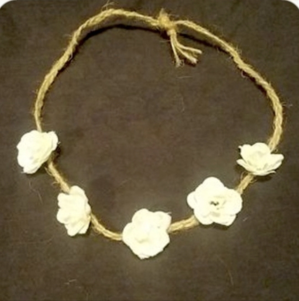 Floral Rope Necklace with White Flowers